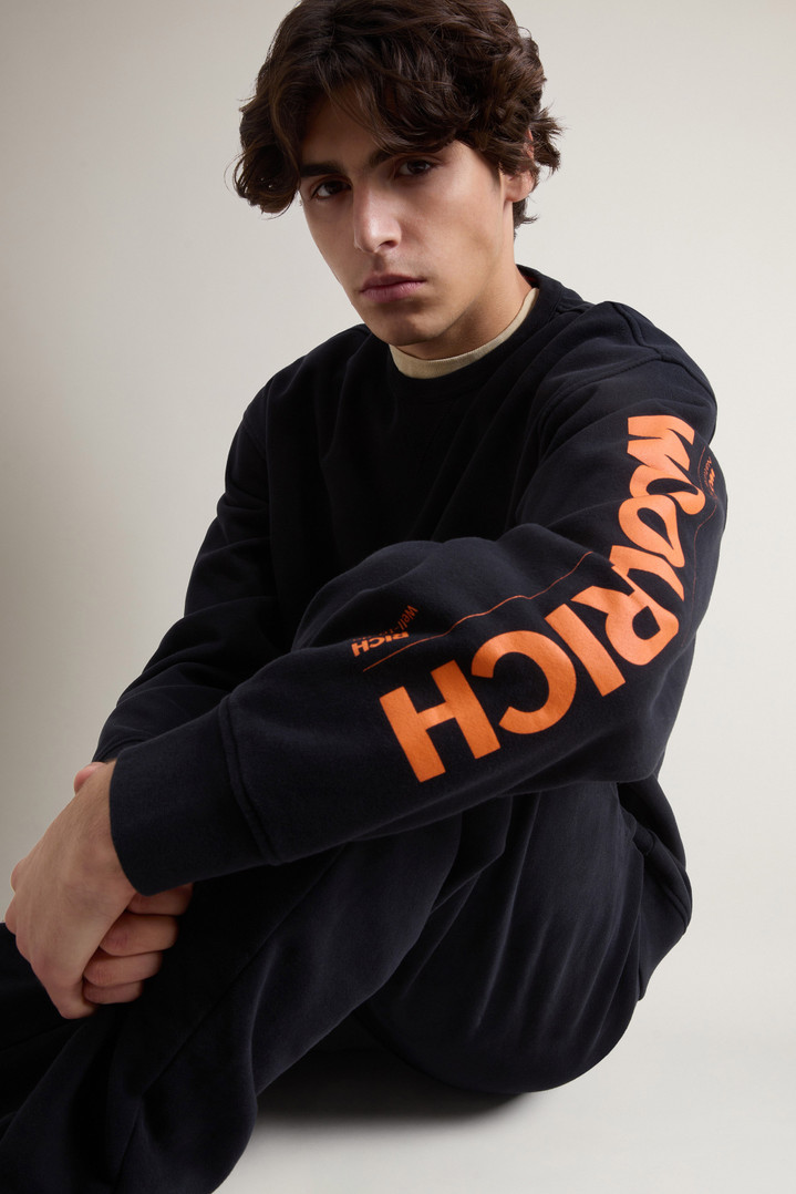 Teen Boys’ Crewneck Sweatshirt in Brushed Pure Cotton Black photo 4 | Woolrich