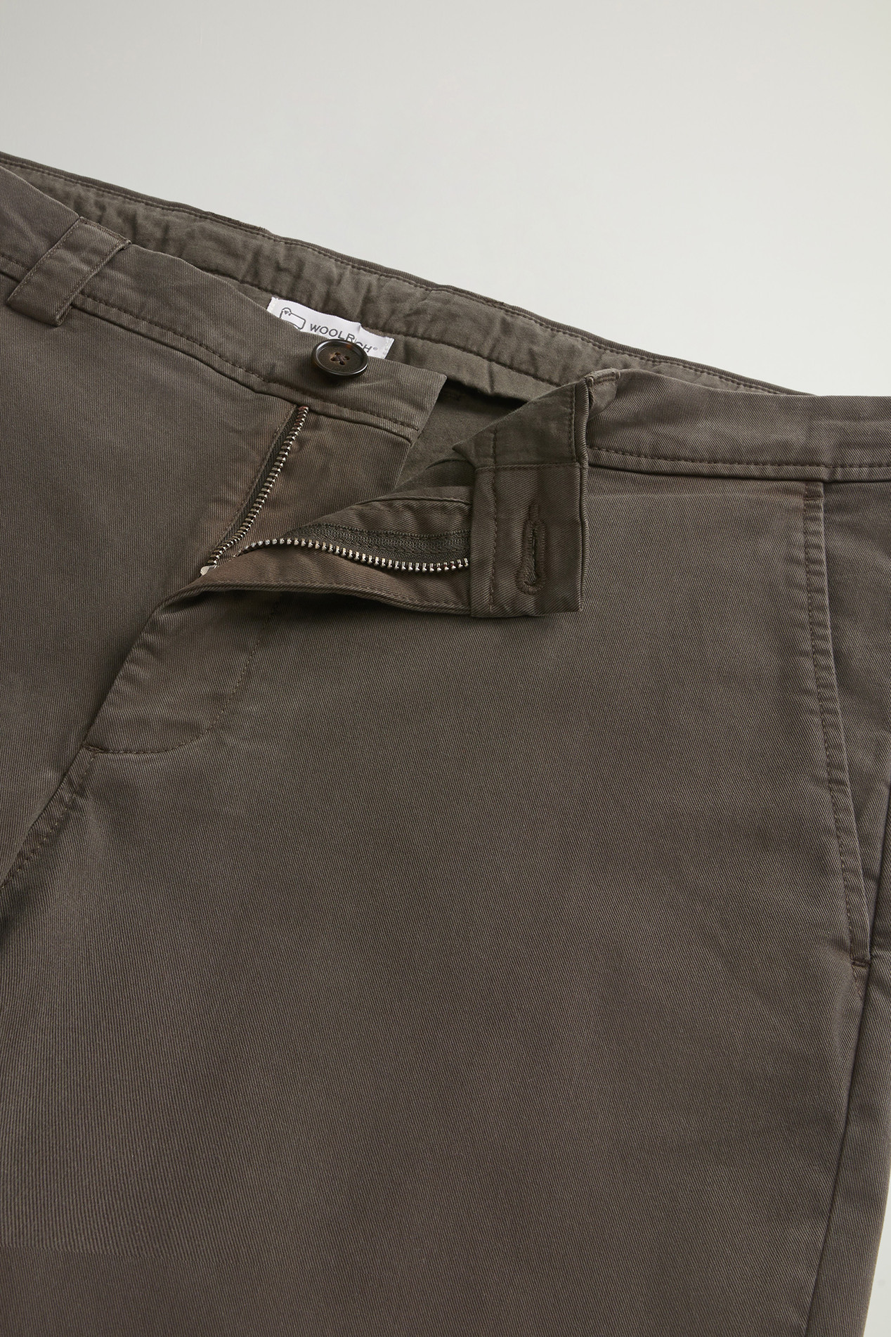 Garment-Dyed Chino Pants in Stretch Cotton Twill Green photo 2 | Woolrich