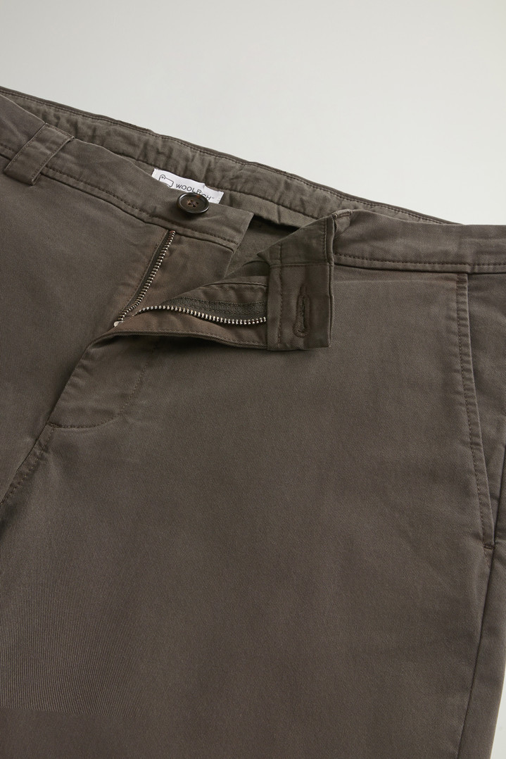 Garment-Dyed Chino Pants in Stretch Cotton Twill Green photo 2 | Woolrich