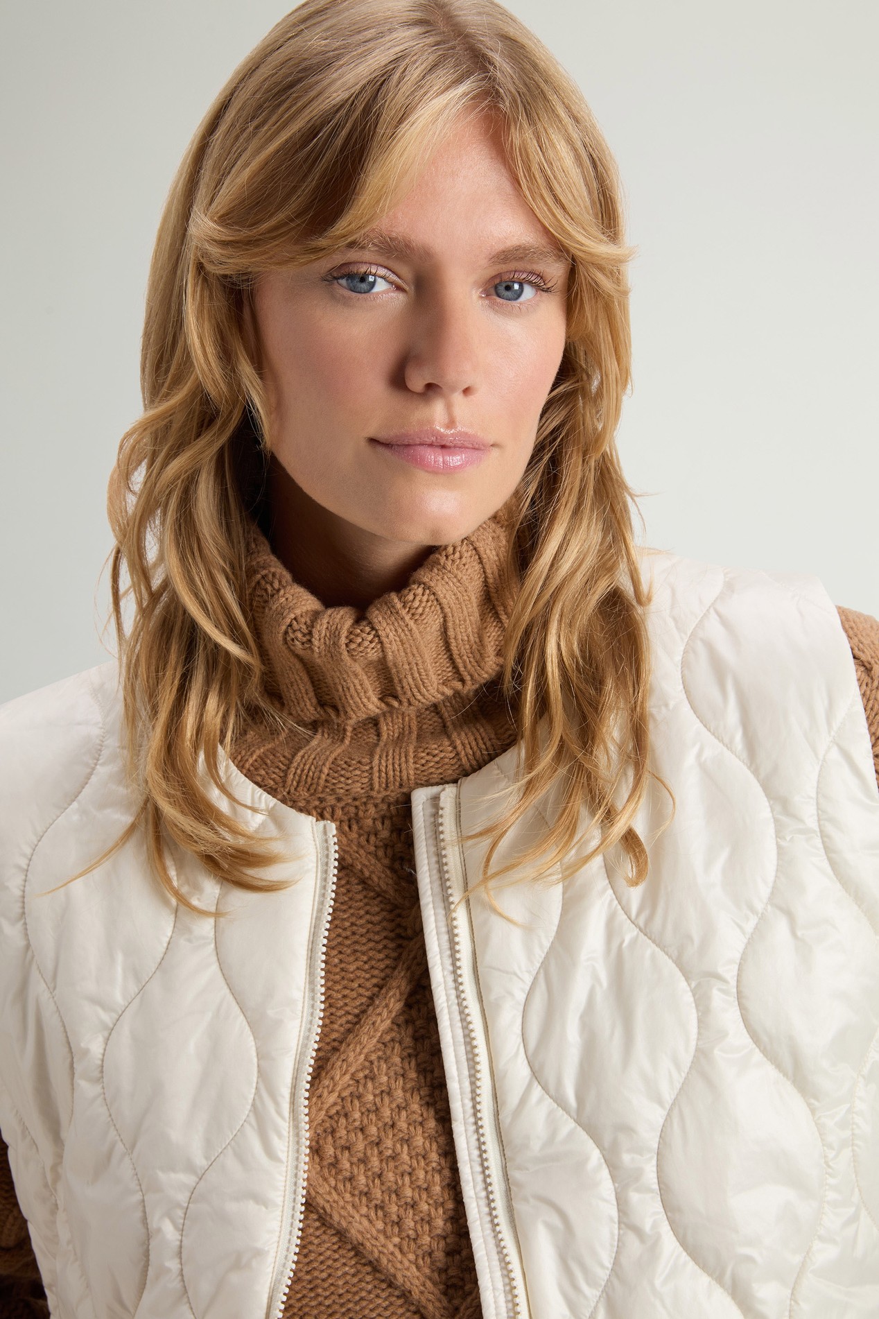 Packable Quilted Vest in Urban Light Nylon White photo 4 | Woolrich