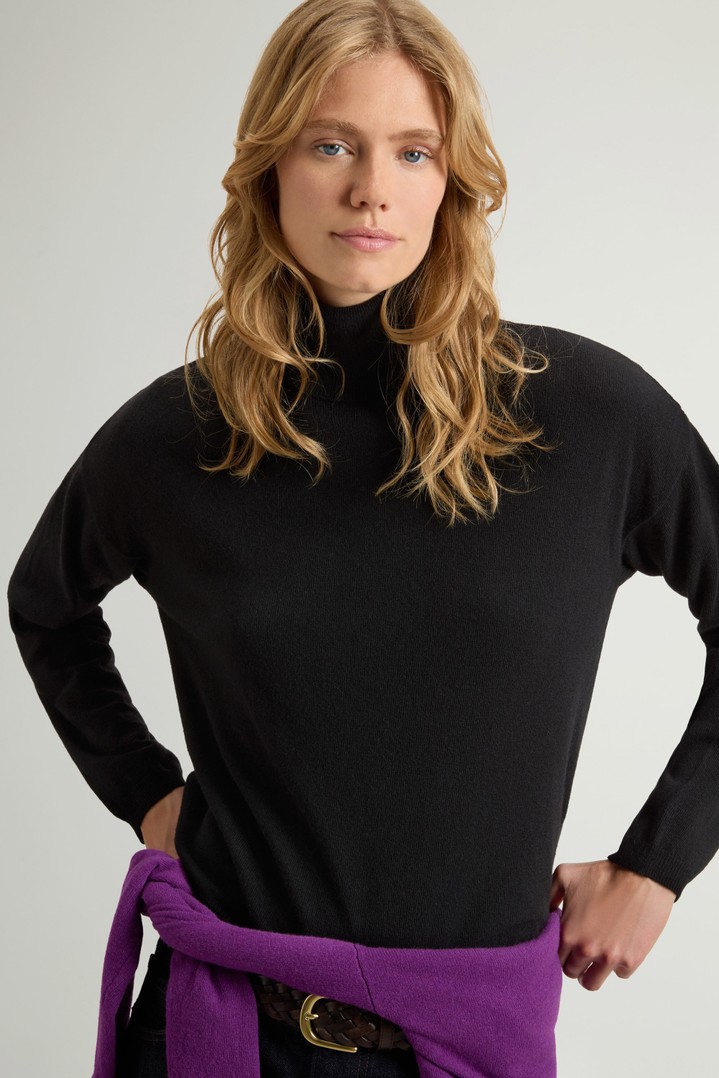 Sweater in Wool and Cashmere Blend Black photo 4 | Woolrich