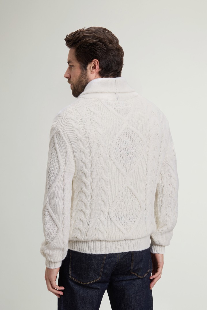 ALPACA BLEND CABLE SHAWL NECK GG4 White photo 3 | Woolrich