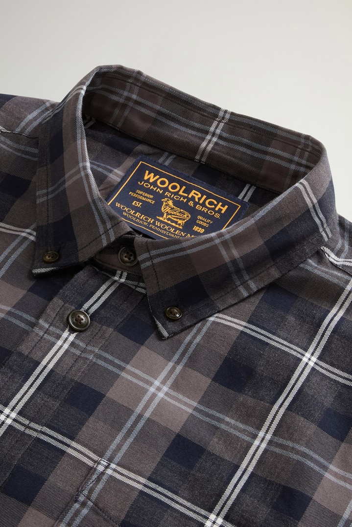 Button-Down Checked Shirt in Pure Cotton Flannel Gray photo 6 | Woolrich