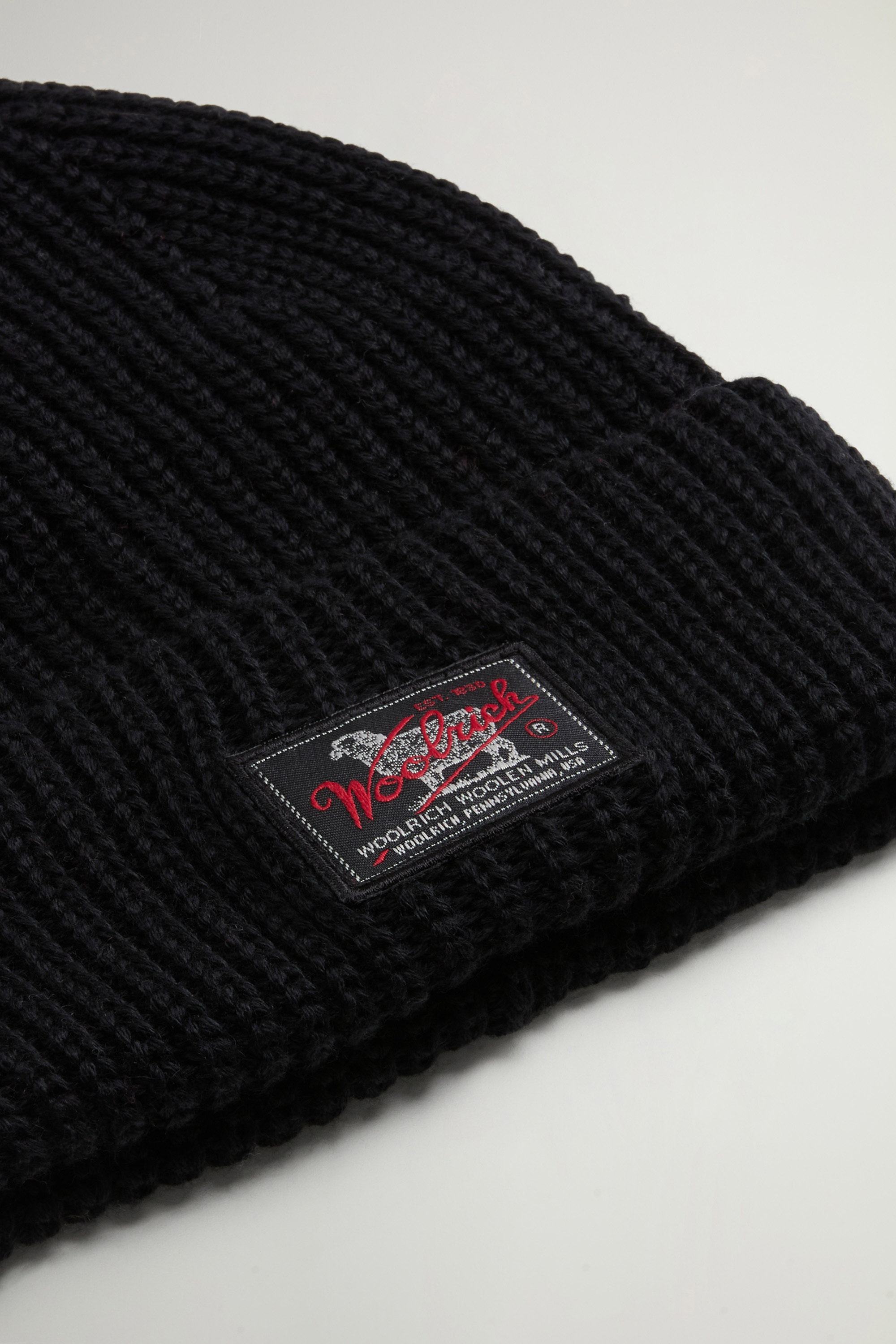 WM PATCH BEANIE Black photo 4 | Woolrich