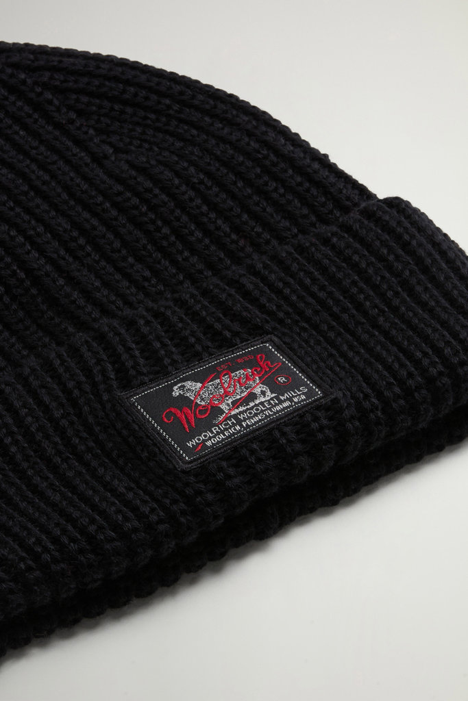 WM PATCH BEANIE Black photo 4 | Woolrich