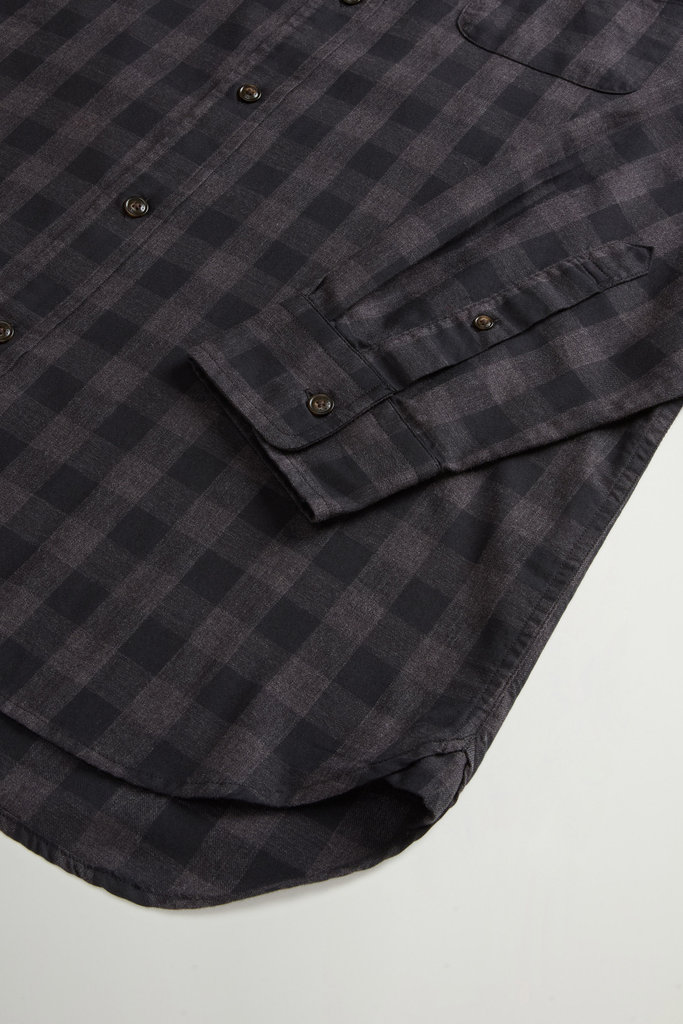 Button-Down Checked Shirt in Pure Cotton Flannel Gray photo 7 | Woolrich