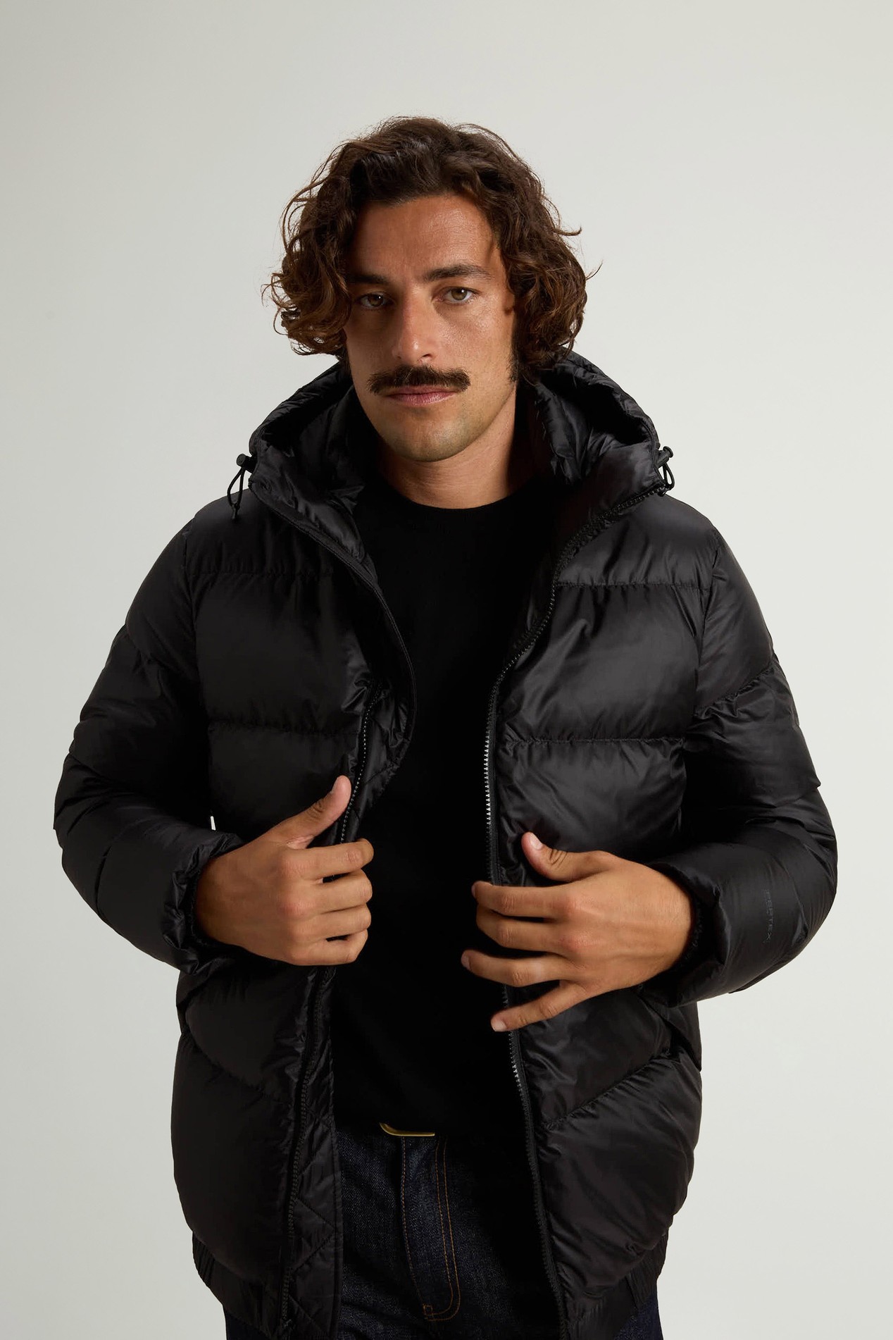 Quilted down jacket in recycled Pertex® Quantum fabric with hood Black photo 4 | Woolrich