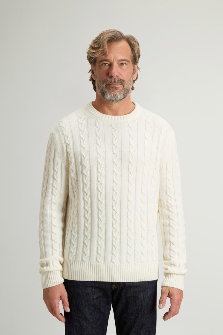 Pullover mit Rundhalsausschnitt aus einer Baumwoll-Woll-Mischung mit Zopfmuster Weiß photo 1 | Woolrich
