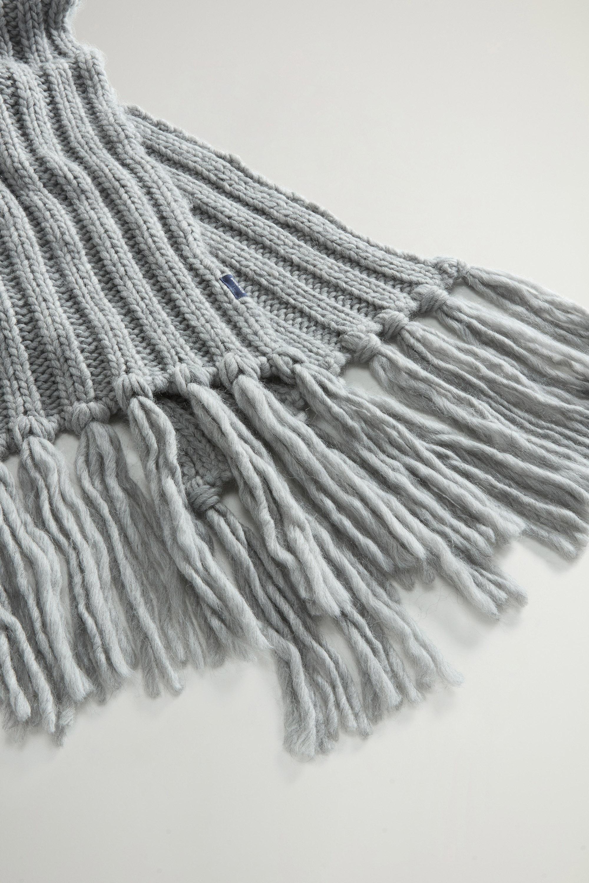 Chunky Scarf in Ribbed Wool and Alpaca Blend Gray photo 3 | Woolrich