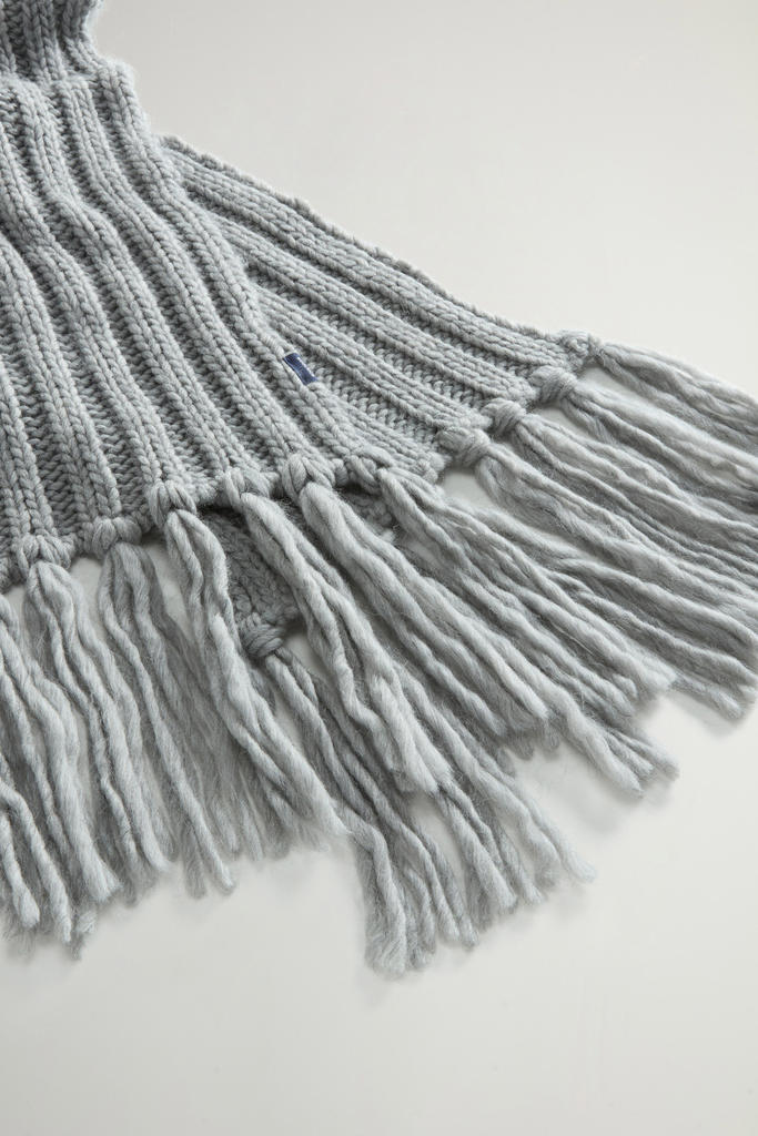 Chunky Scarf in Ribbed Wool and Alpaca Blend Gray photo 3 | Woolrich