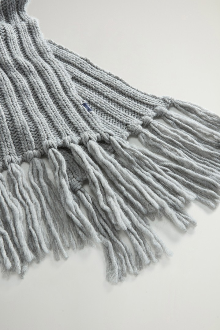 Chunky Scarf in Ribbed Wool and Alpaca Blend Gray photo 3 | Woolrich