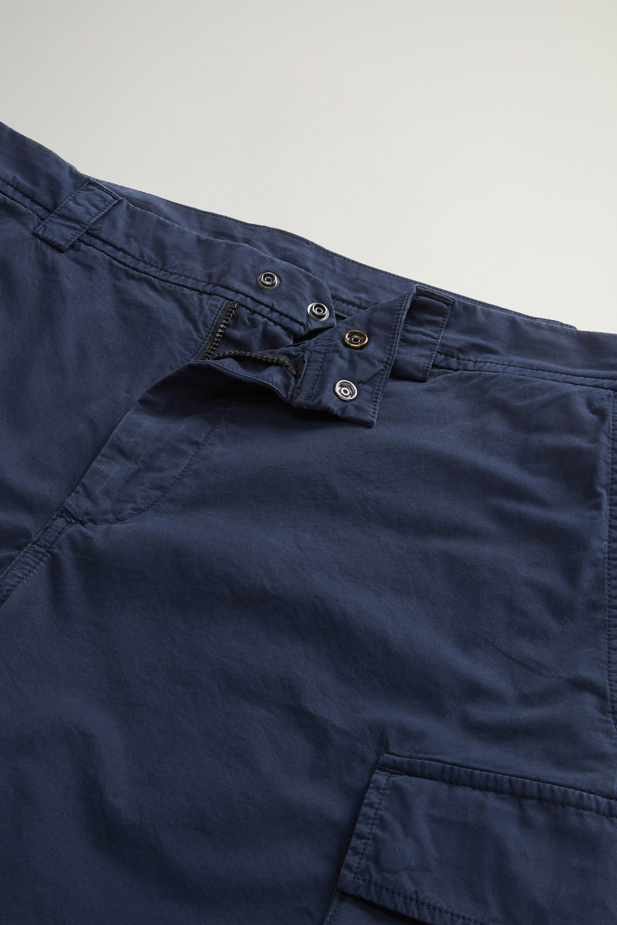 Garment-Dyed Cargo Short in Pure Cotton Blue photo 2 | Woolrich