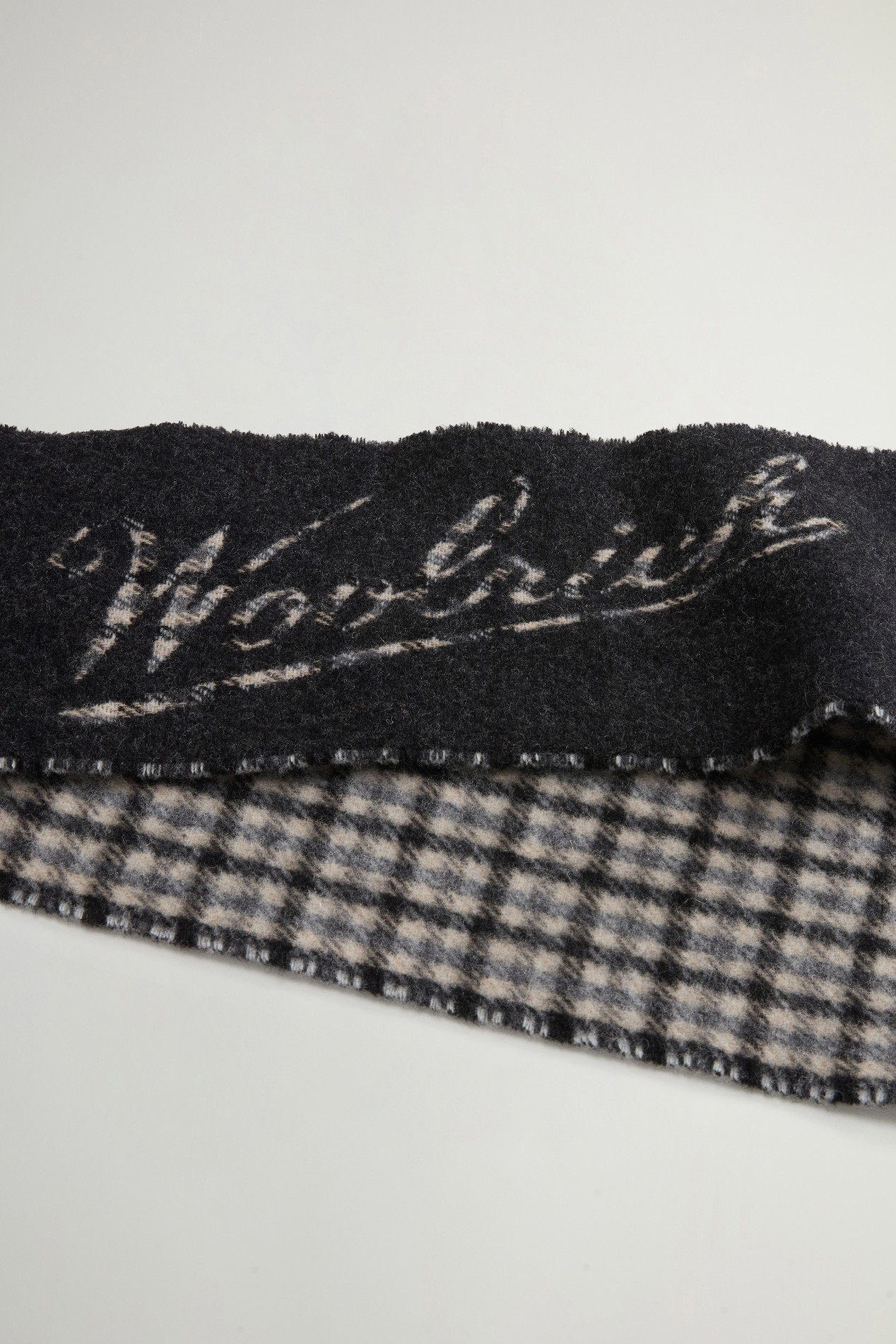 Scarf in Pure Wool with Checked Pattern Gray photo 5 | Woolrich