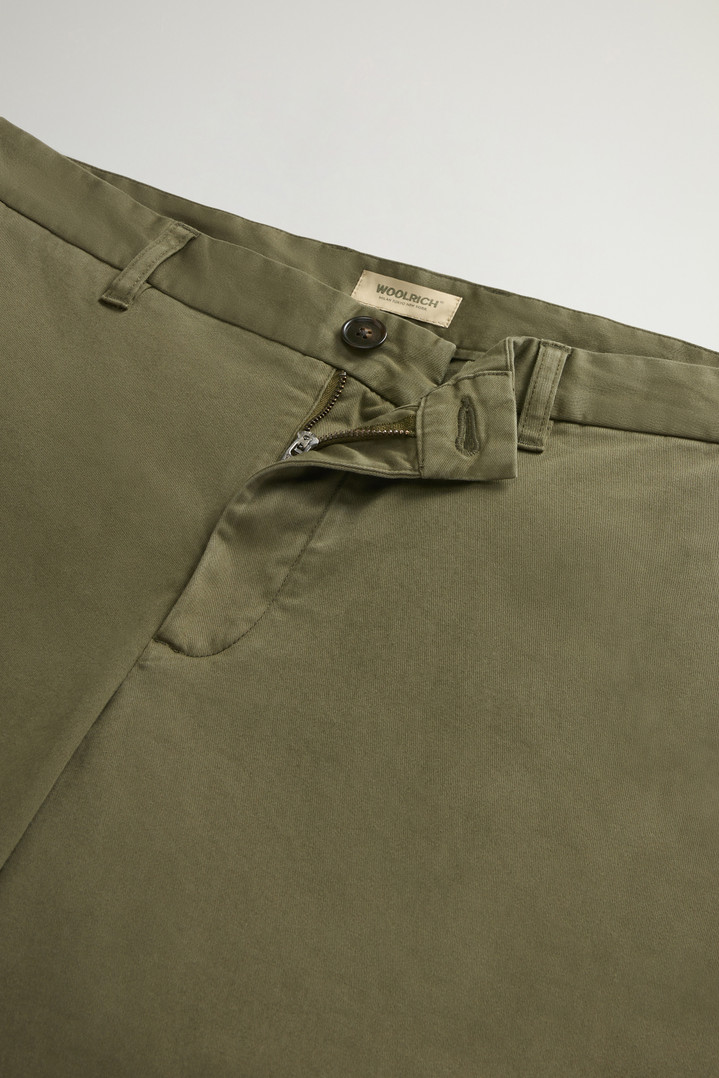 Garment-Dyed Stretch Cotton Twill Chino Shorts Green photo 2 | Woolrich