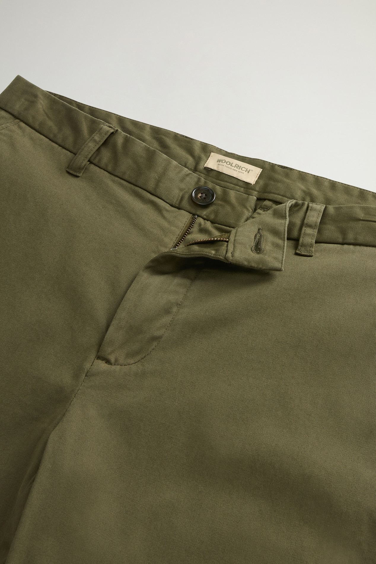 Garment-Dyed Stretch Cotton Twill Chinos Green photo 2 | Woolrich