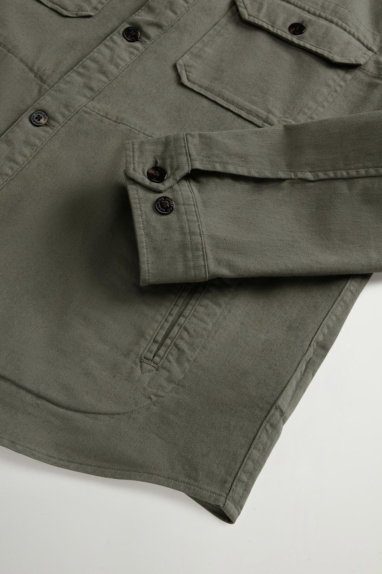 Garment-Dyed Safari Overshirt in Cotton and Linen Blend Green photo 7 | Woolrich