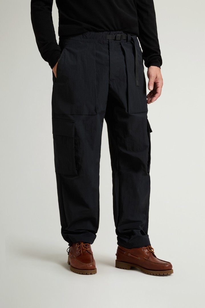 NYLON RIPSTOP CARGO PANT Black photo 1 | Woolrich