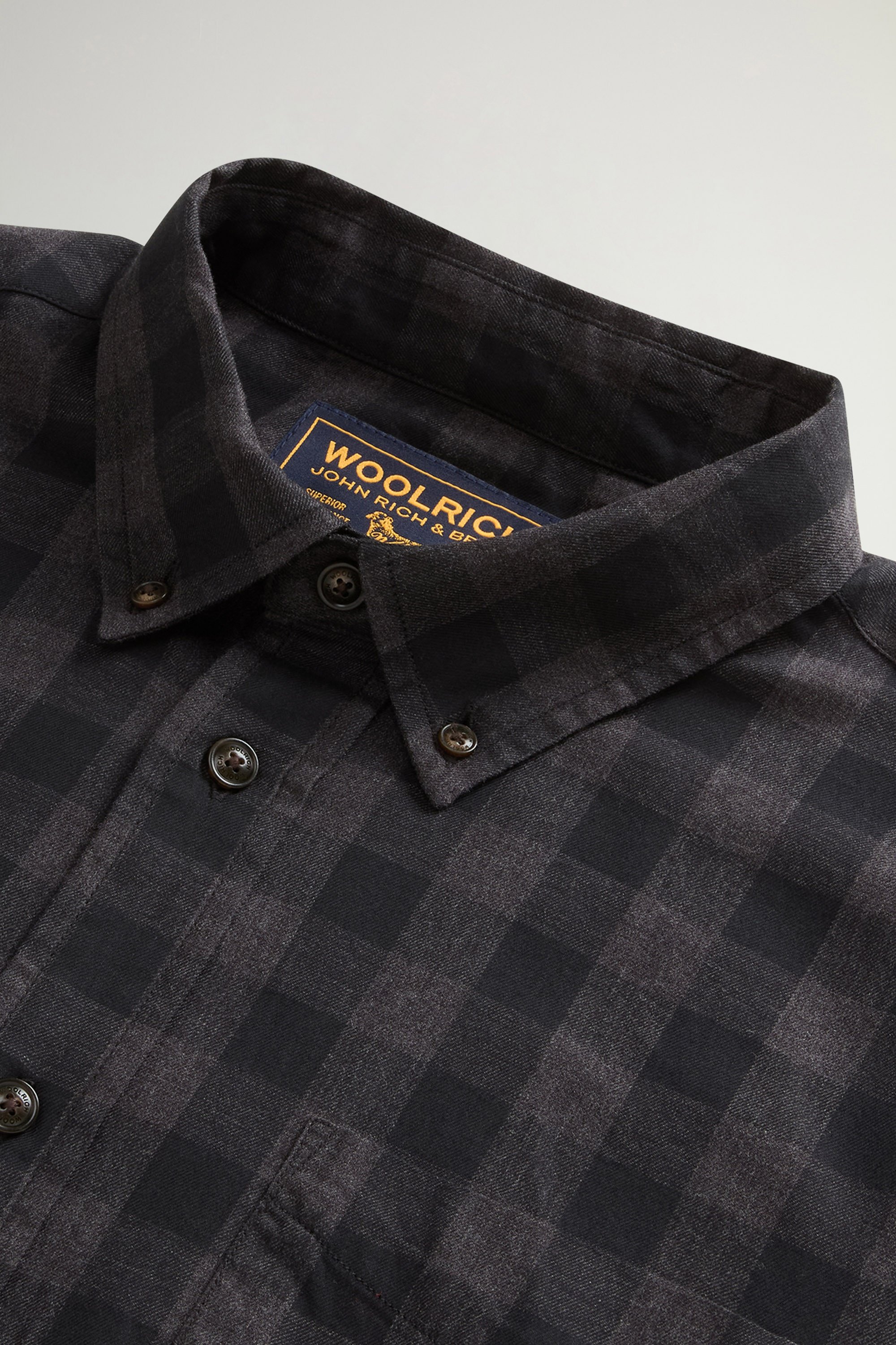 Button-Down Checked Shirt in Pure Cotton Flannel Gray photo 6 | Woolrich