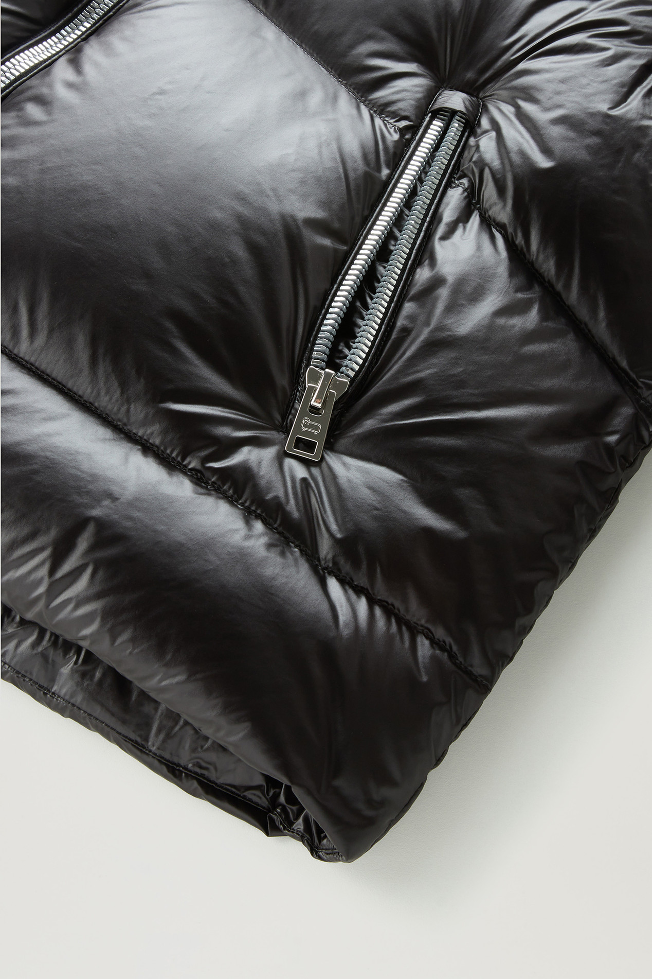 Aliquippa Short Down Jacket in Glossy Nylon Black photo 4 | Woolrich