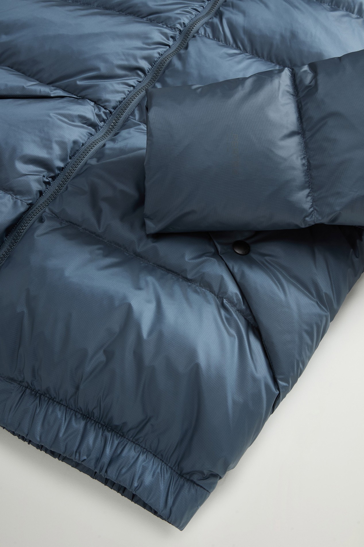 Quilted down jacket in recycled Pertex® Quantum fabric with hood Blue photo 7 | Woolrich