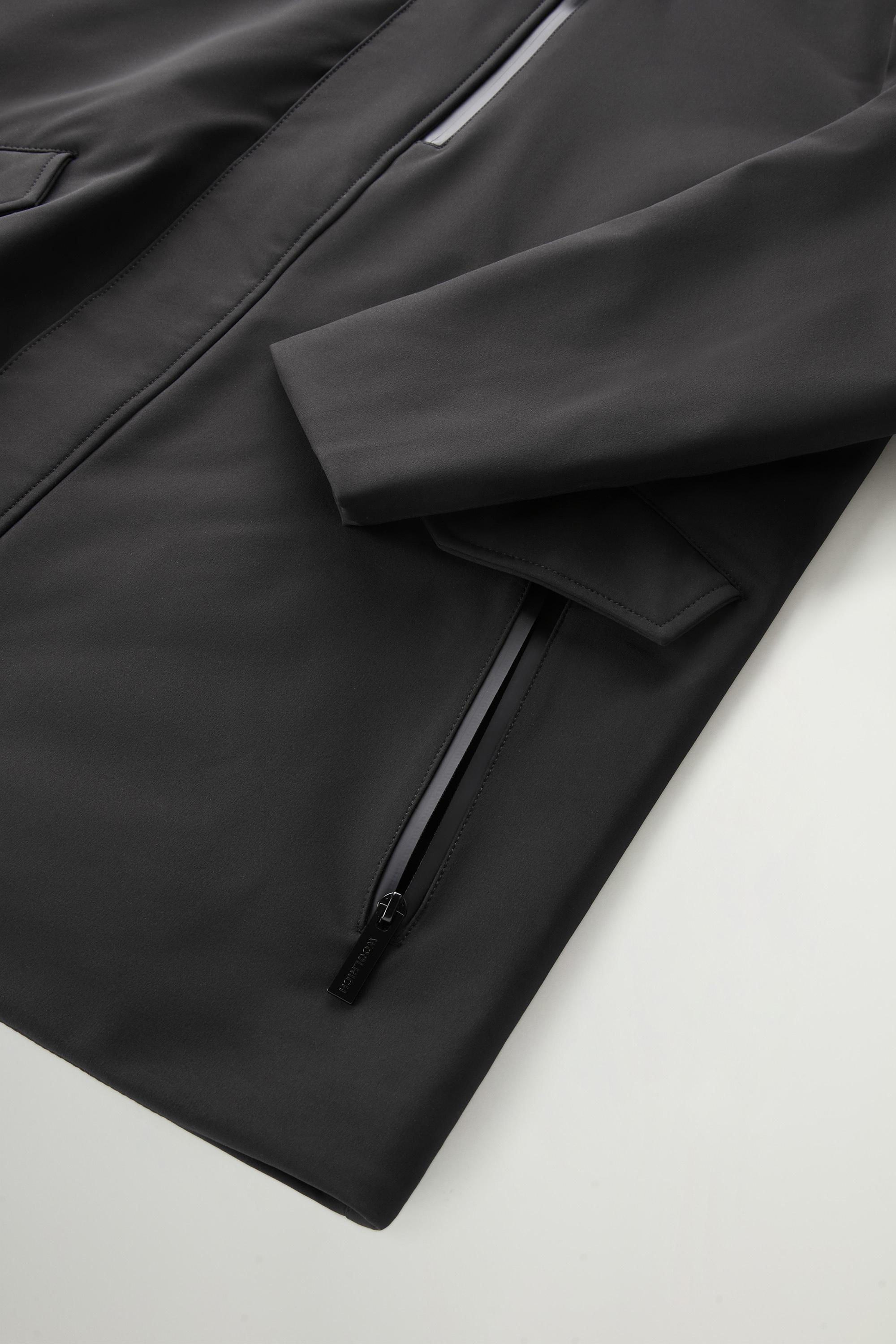 Barrow Mac Coat in Tech Softshell Black photo 5 | Woolrich