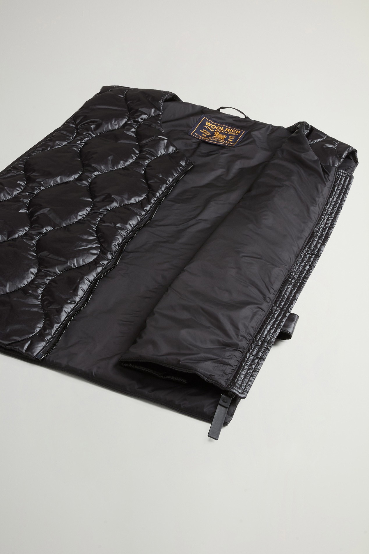 Packable Quilted Vest in Urban Light Nylon Black photo 4 | Woolrich