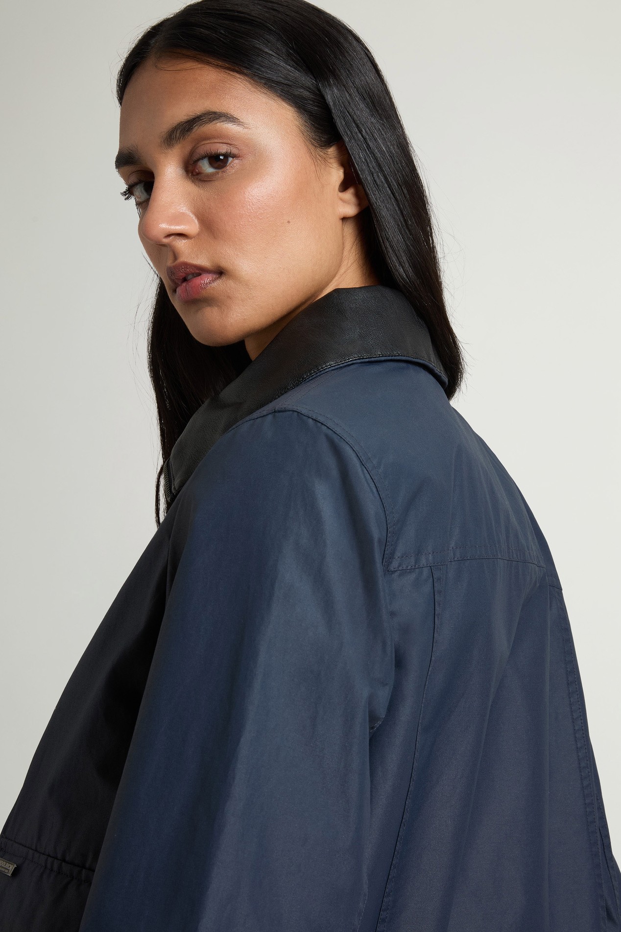 Dundee Jacket in Superwax Cotton Blue photo 4 | Woolrich