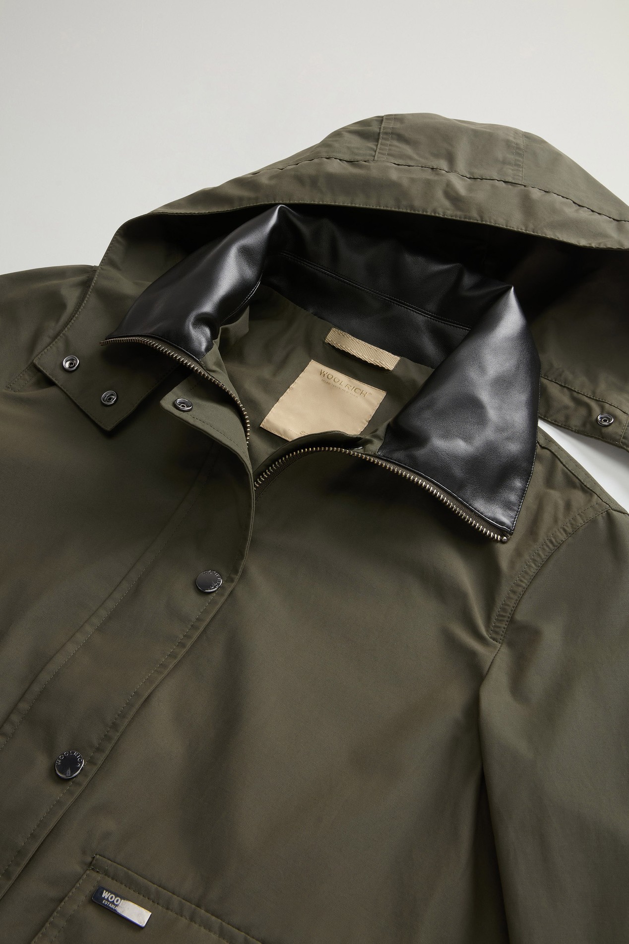 Dundee Jacket in Superwax Cotton Green photo 6 | Woolrich