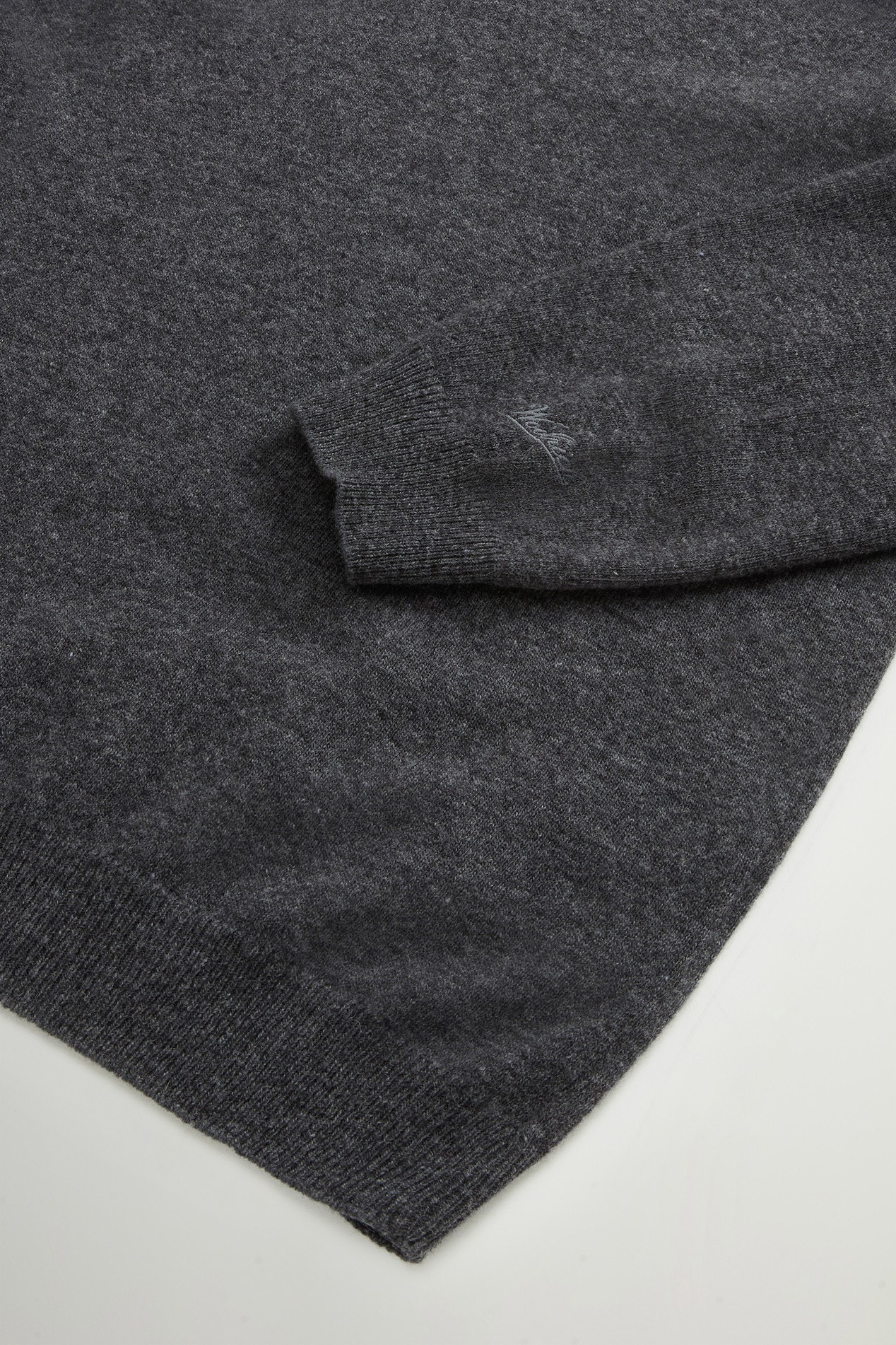 Trui van zuivere scheerwol met V-hals Grijs photo 2 | Woolrich