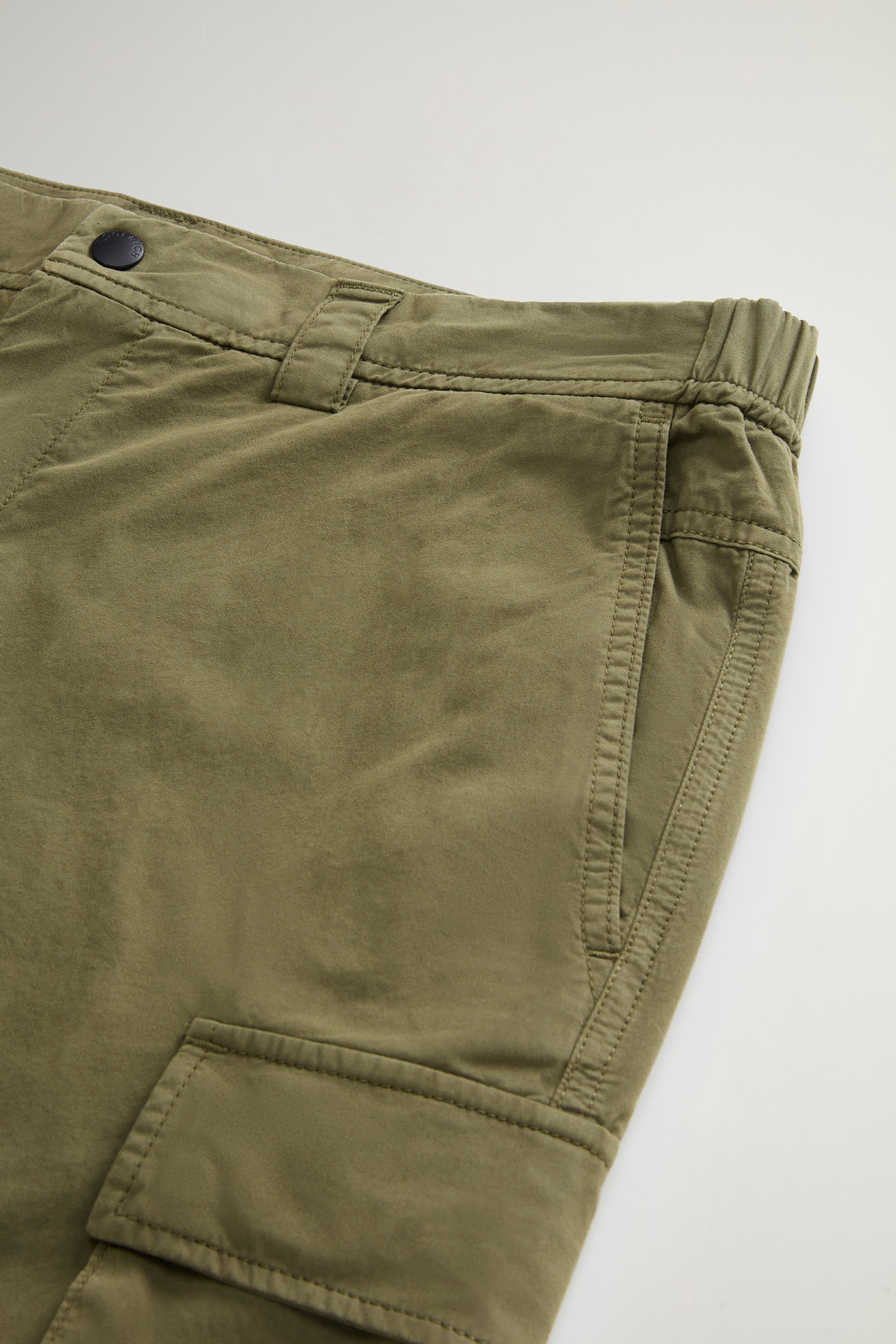 Garment-Dyed Cargo Short in Pure Cotton Green photo 3 | Woolrich