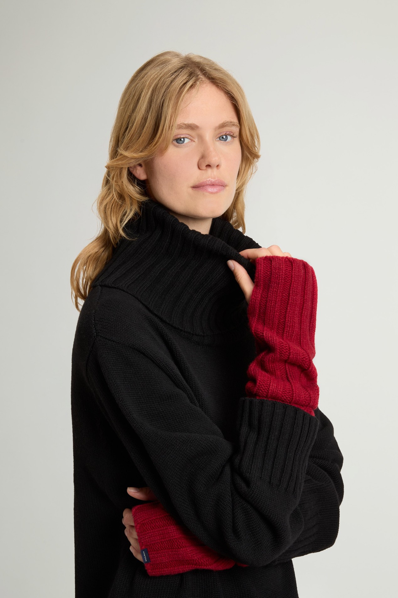 MERINOS WOOL MUFFS Red photo 1 | Woolrich