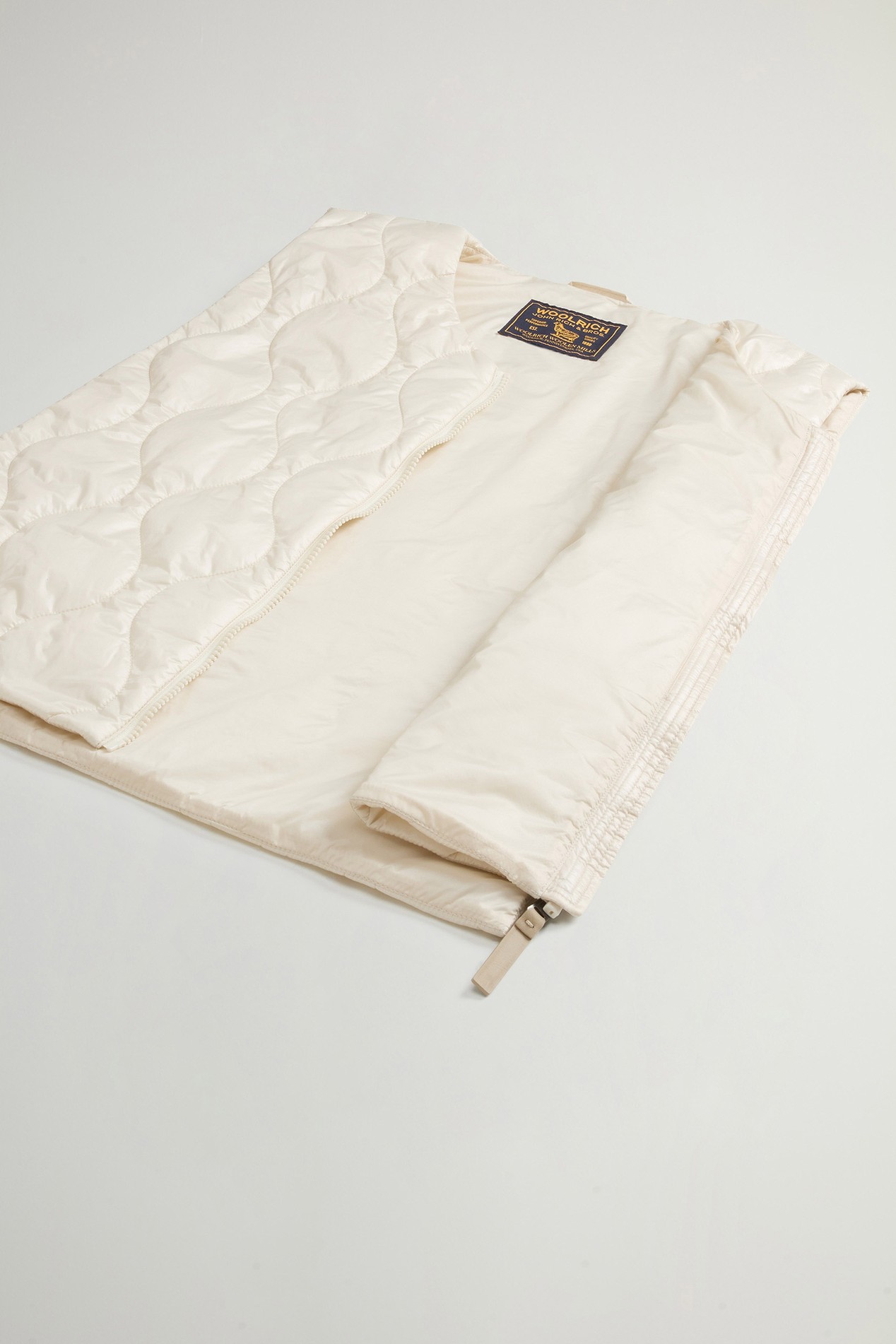 Packable Quilted Vest in Urban Light Nylon White photo 4 | Woolrich