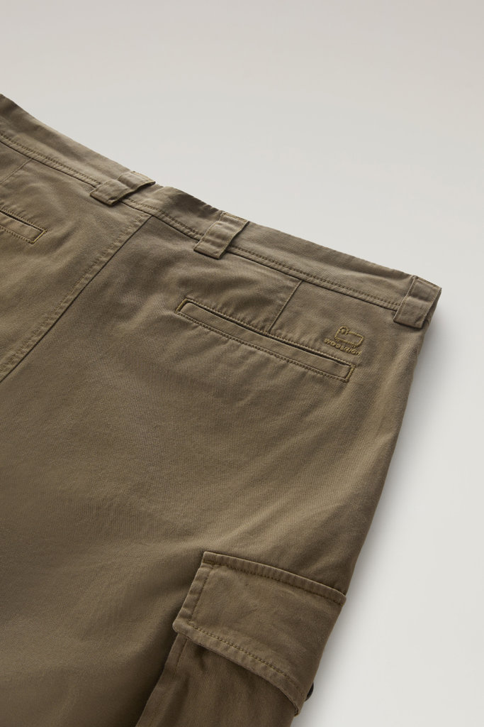 Garment-Dyed Cargo Shorts in Stretch Cotton Green photo 4 | Woolrich