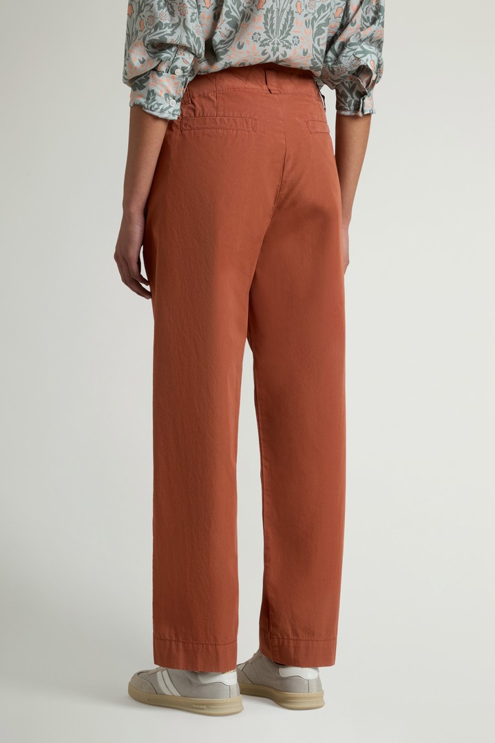 Garment-Dyed Carrot Pants in Pure Cotton Poplin Brown photo 2 | Woolrich