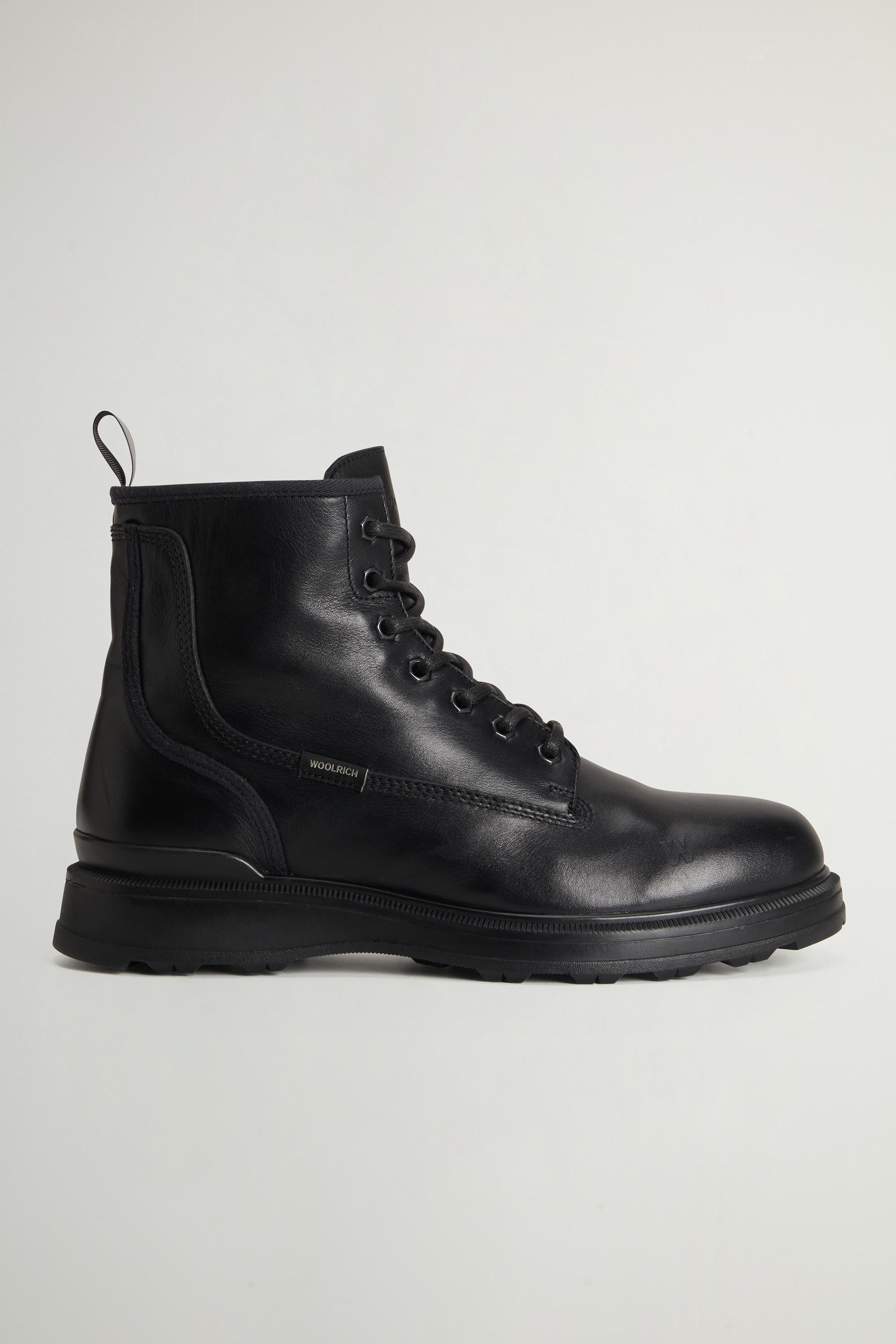 Grove Lace-Up Boots in Calfskin Leather Black photo 1 | Woolrich