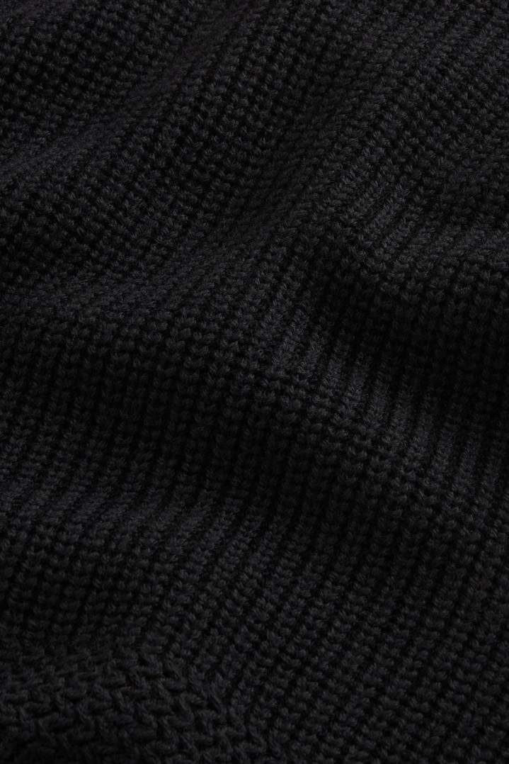 Ribbed Crewneck Sweater in Pure Merino Virgin Wool Black photo 2 | Woolrich