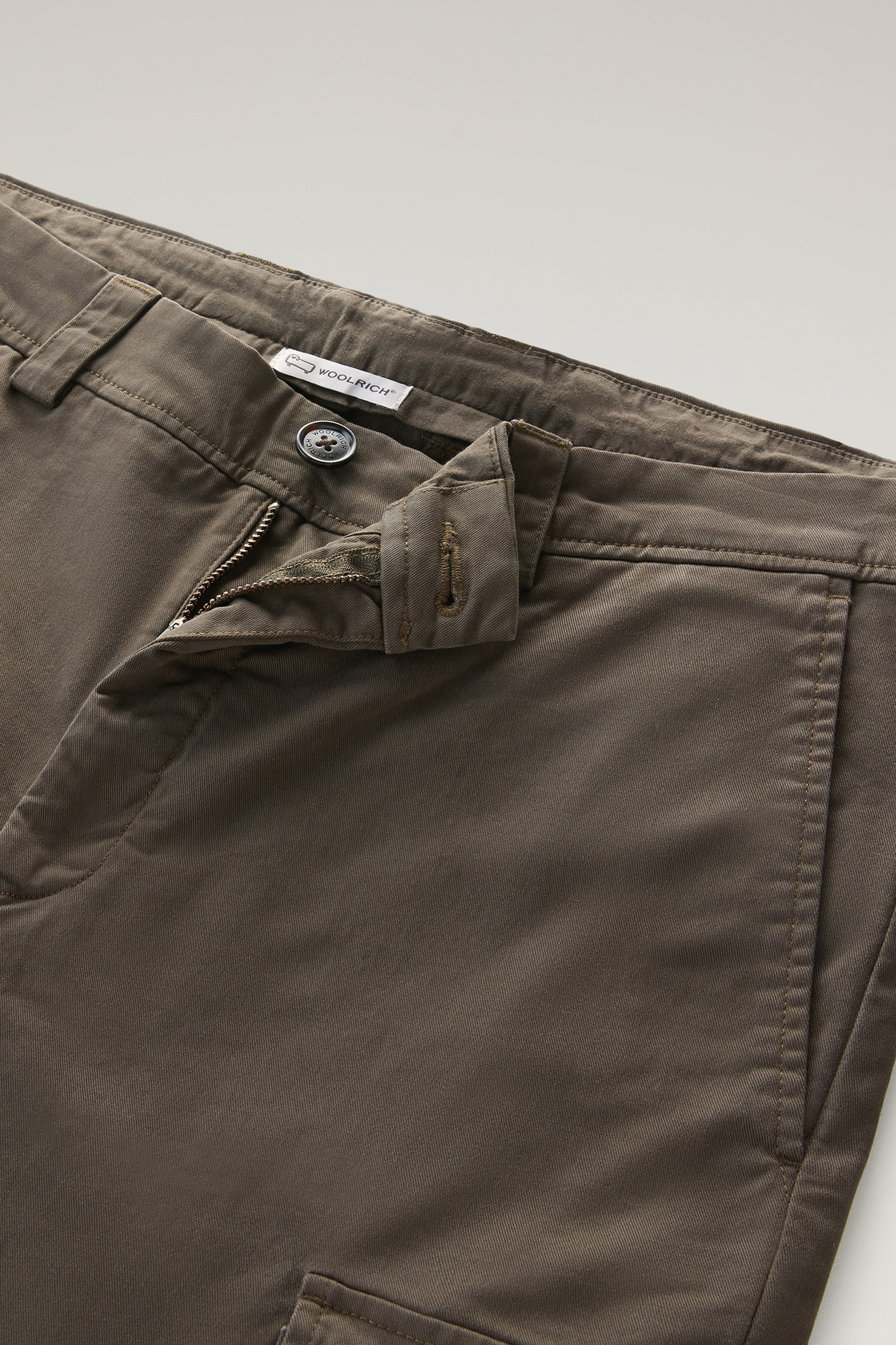 Garment-Dyed Cargo Pants in Stretch Cotton Twill Green photo 2 | Woolrich