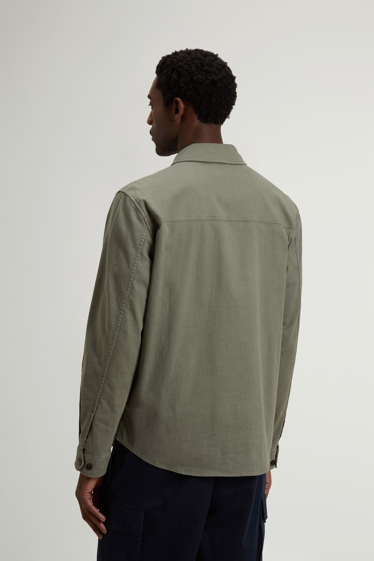 Garment-Dyed Safari Overshirt in Cotton and Linen Blend Green photo 3 | Woolrich