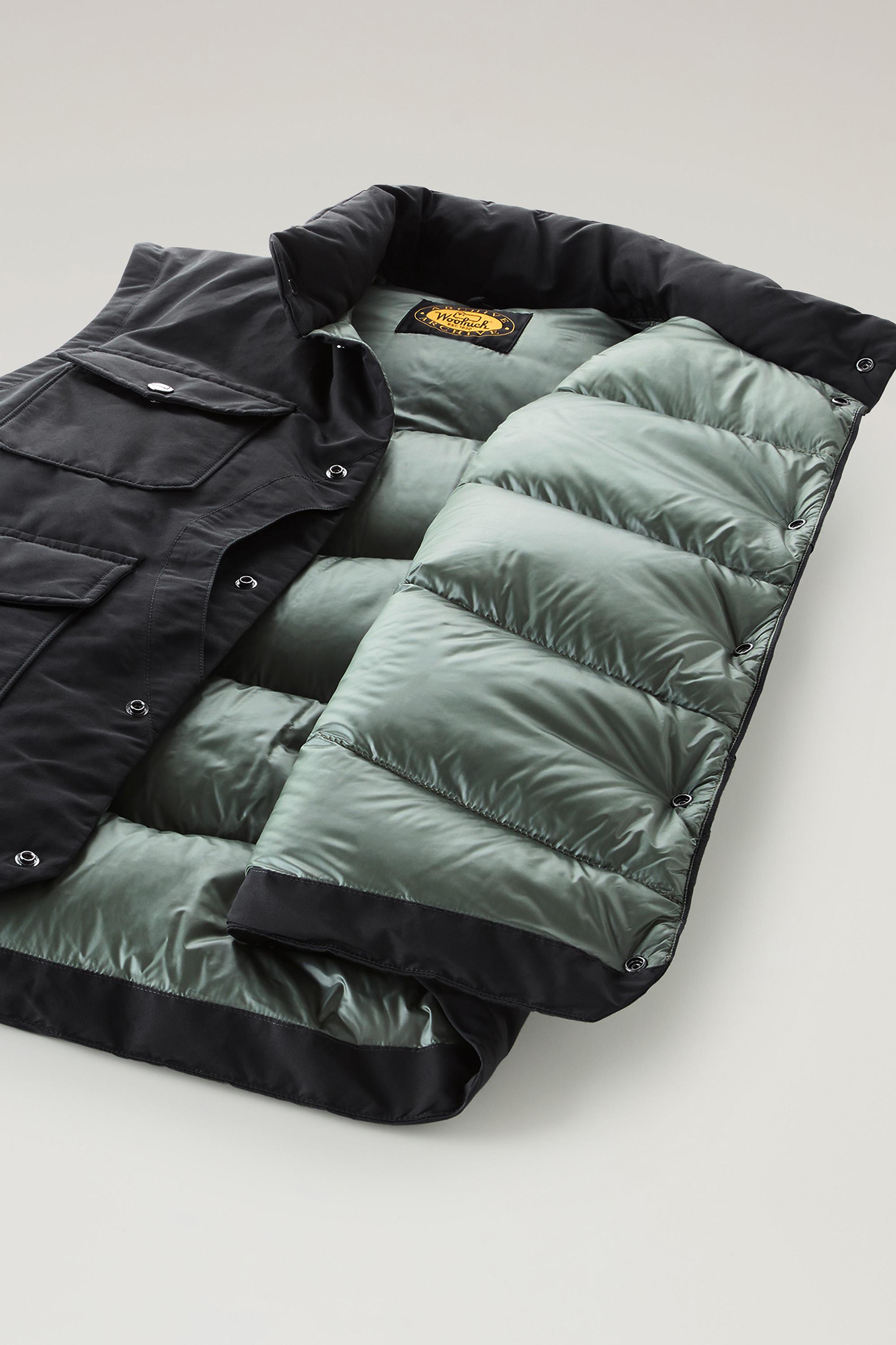 Half Moon Padded Vest in Ramar Cloth Black photo 4 | Woolrich