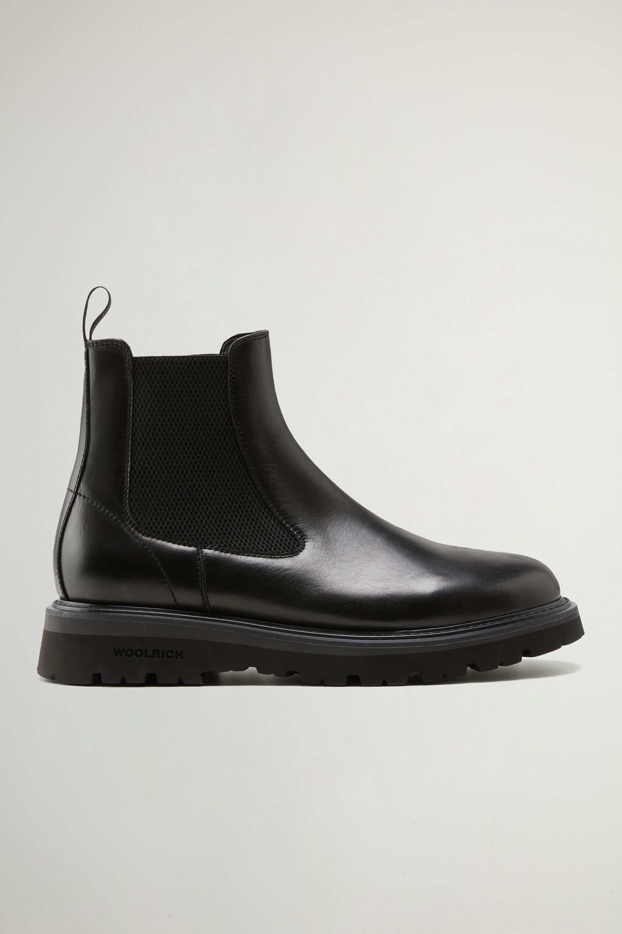 New City Chelsea Boots in Calfskin Leather Black photo 1 | Woolrich