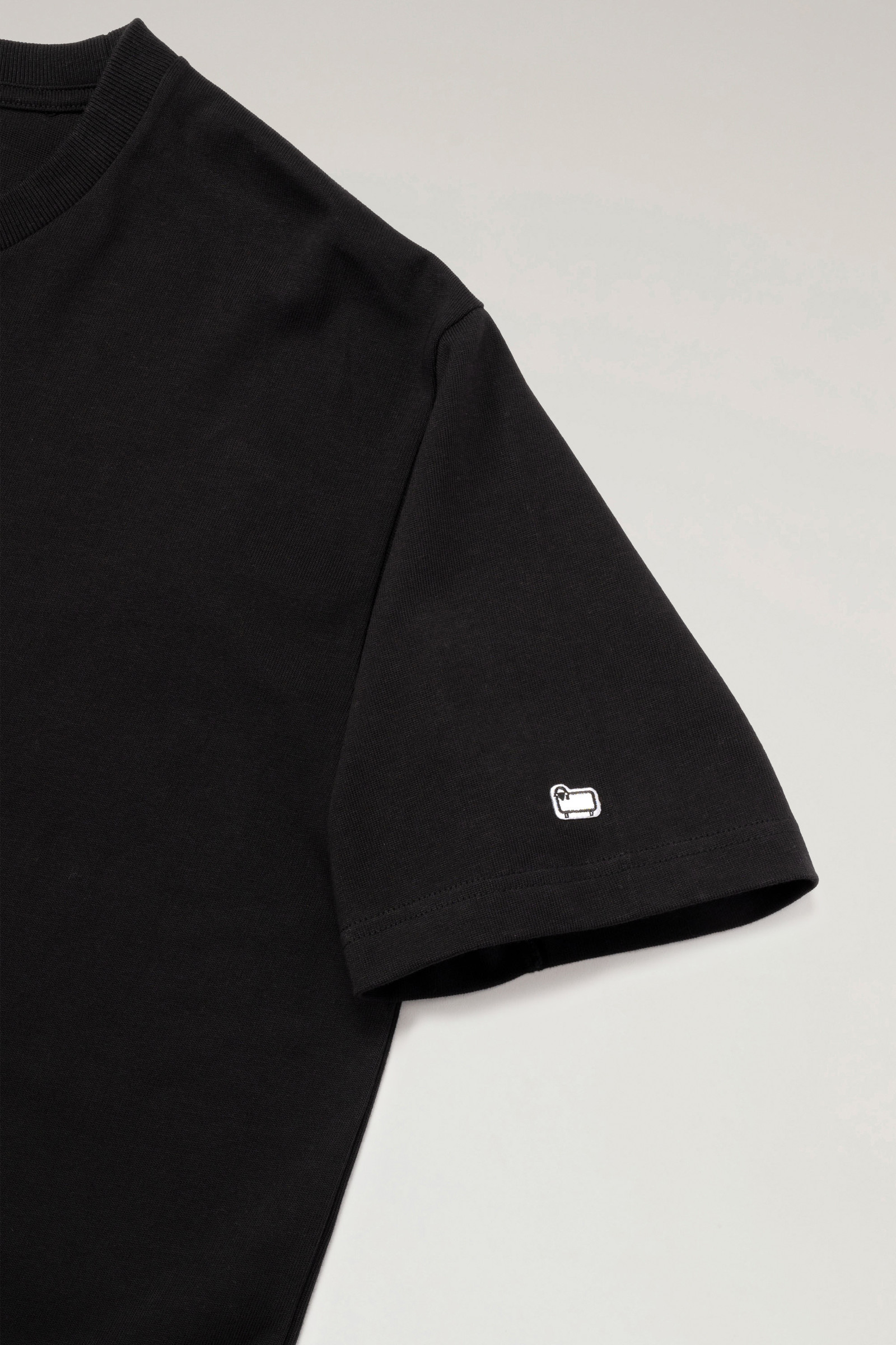 Small Sheep T-shirt in Pure Cotton Jersey Black photo 4 | Woolrich