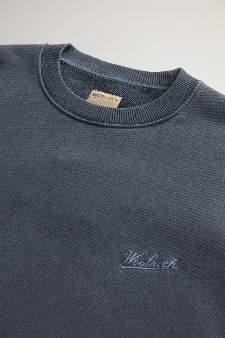 Stückgefärbtes Sweatshirt mit Rundhalsausschnitt aus reiner Baumwolle mit aufgesticktem Logo Blau photo 6 | Woolrich