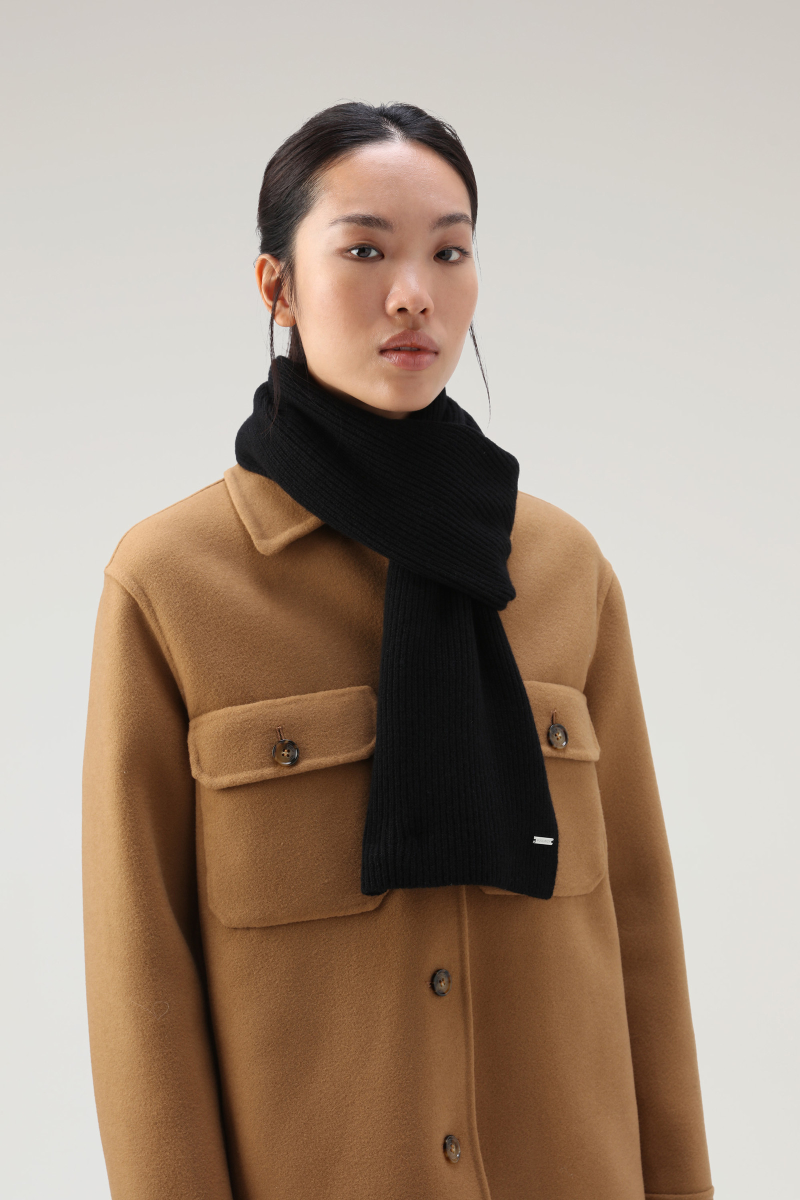 Cashmere Ribbed Scarf Black photo 3 | Woolrich