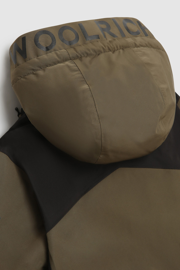Boy's ski jacket with waterproof zipper