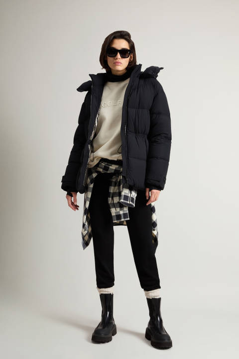 Doudoune en nylon élastique avec finition mate Noir | Woolrich