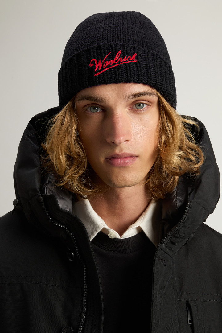 Beanie in Pure Merino Virgin Wool Black photo 4 | Woolrich