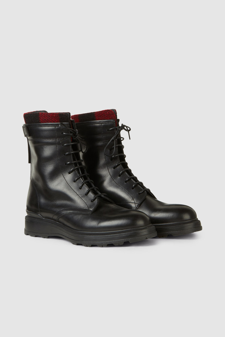 Work boot with check pattern