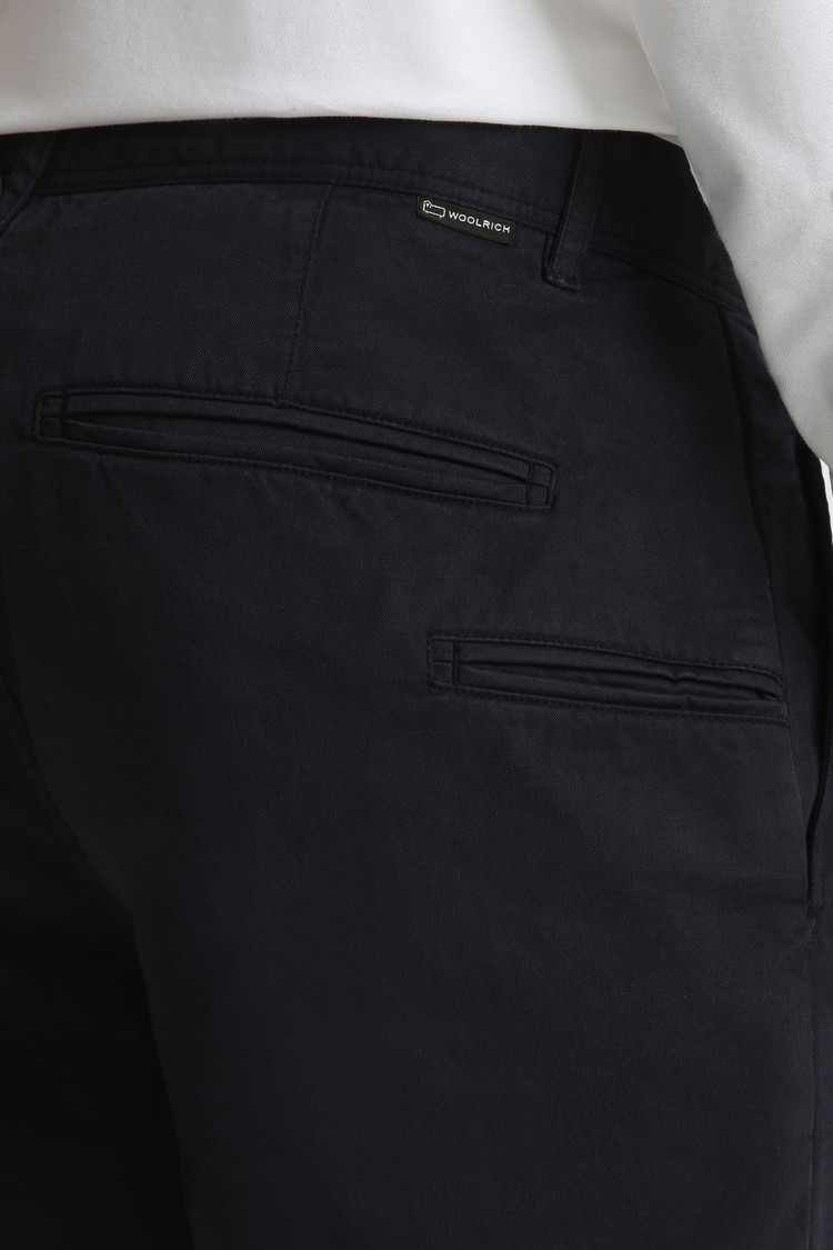 Pantaloni chino in cotone tinto in capo elasticizzato