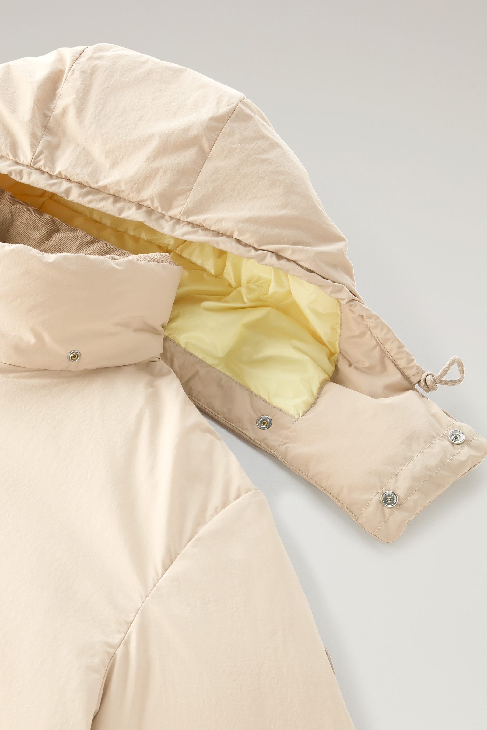 Wattierte Jacke Aleutian aus Eco Taslan-Nylon mit abnehmbarer Kapuze beige photo 7 | Woolrich