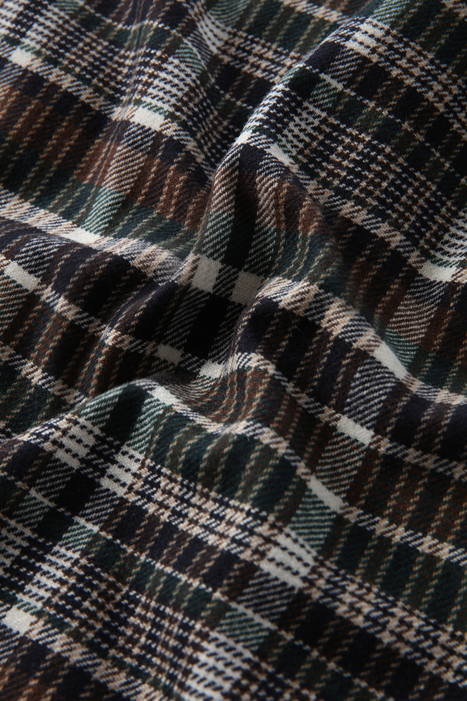 Padded Alaskan Check Overshirt in Recycled Wool Green photo 11 | Woolrich